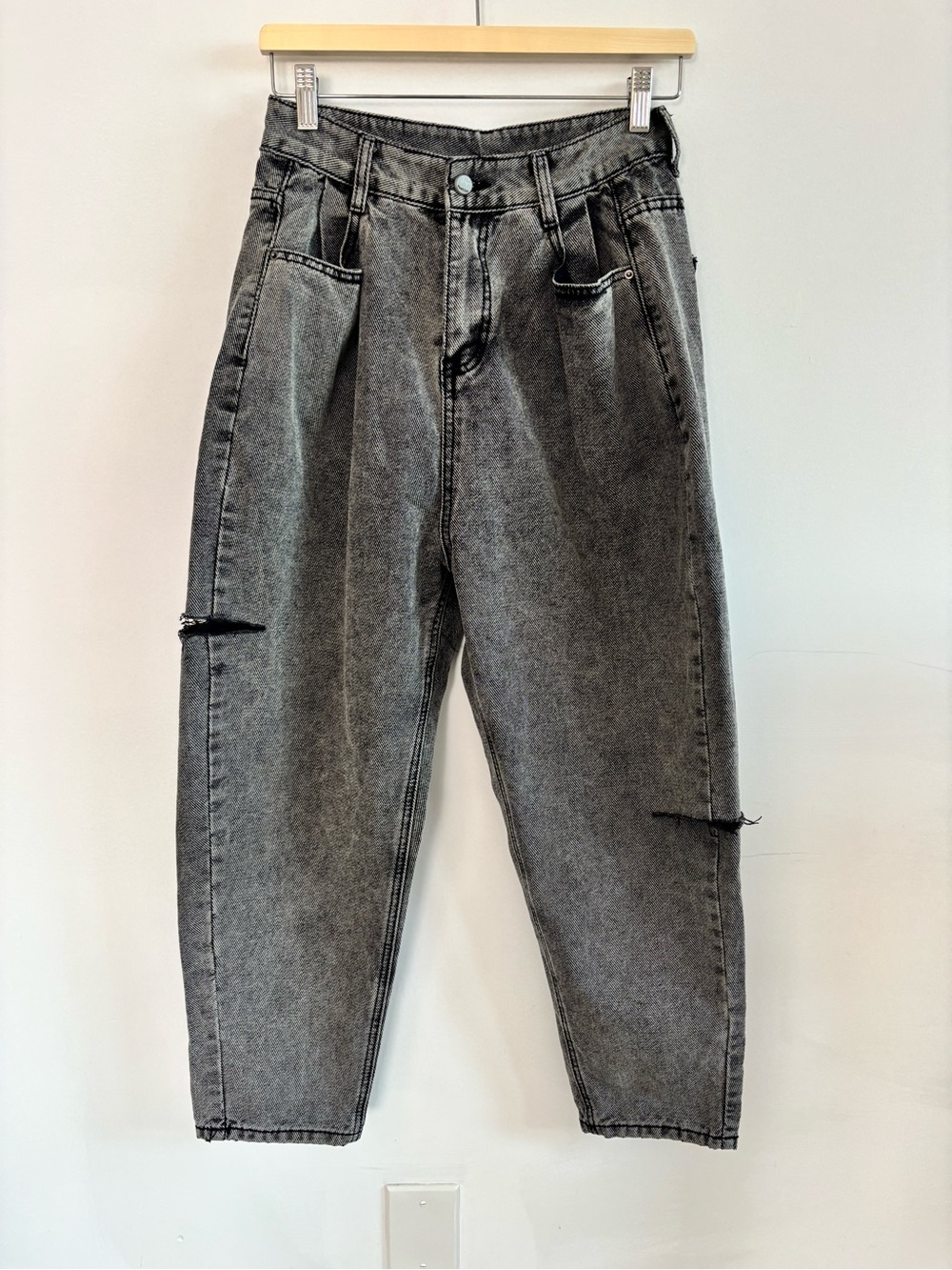 Women’s Distressed Gray Washed Cool Barrel Style Jeans - Casual Relaxed Fit